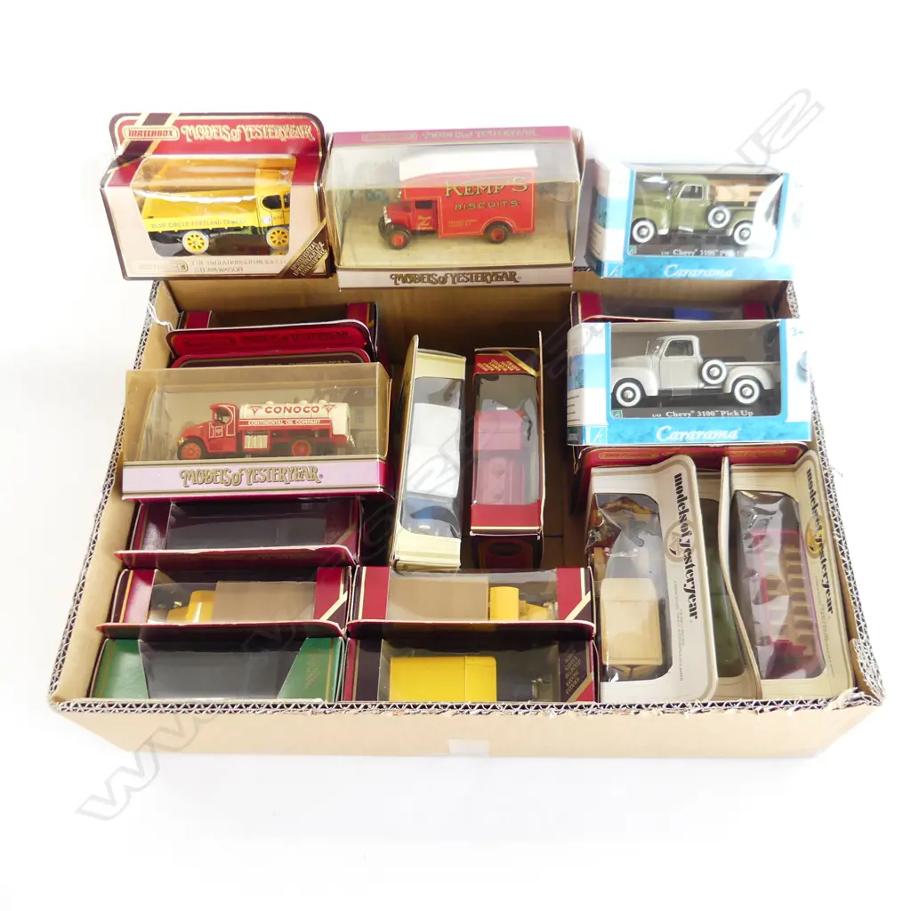 BOX OF 18 MODELS OF YESTERYEAR MATCHBOX CARS & 2  CHEVY TRUCKS Image 1++
