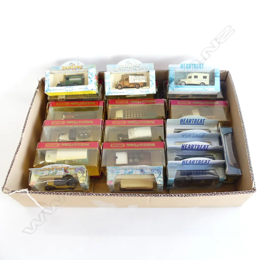 BOX OF 20 MINT & BOXED MODELS OF YESTERYEAR & OTHER DYE CAST CARS  Image 1++
