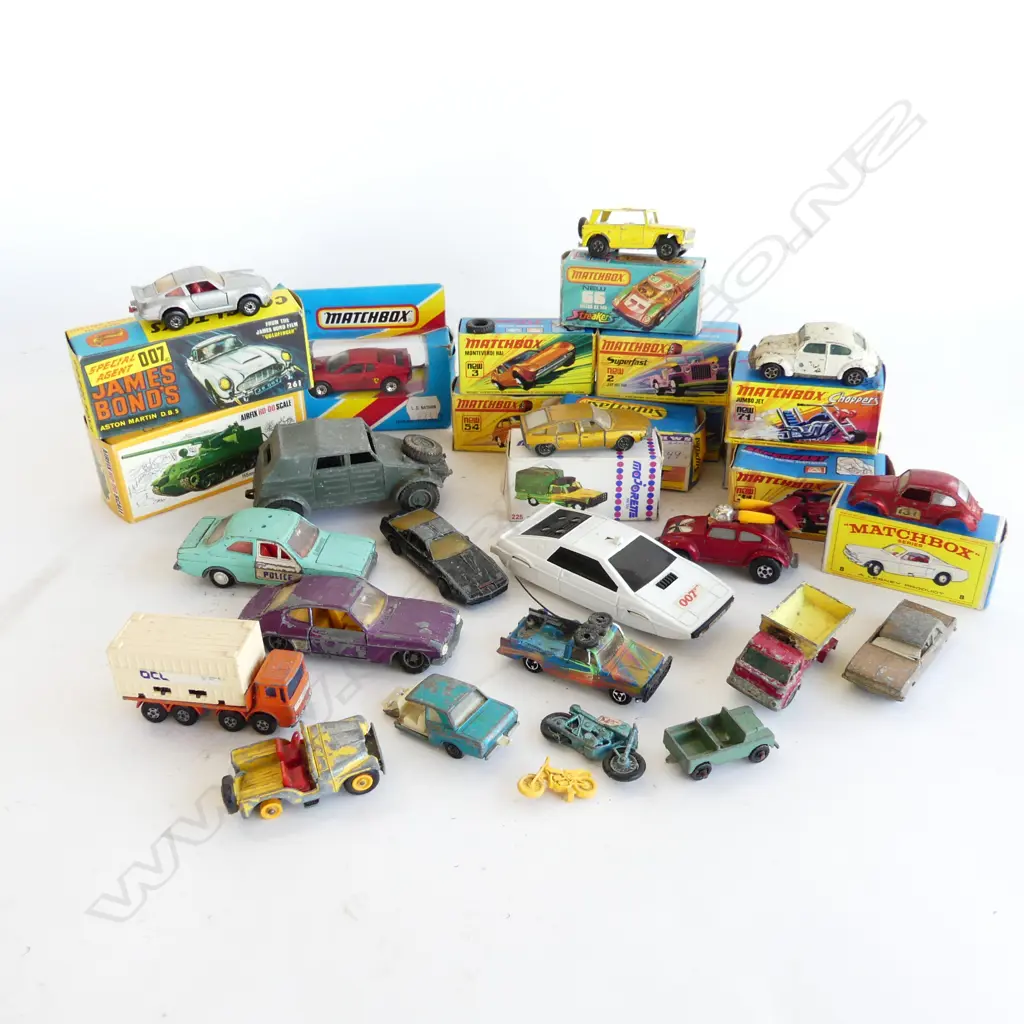 BOX LOT ASST. MODEL CARS; MATCHBOX ETC (some boxes empty) Image 1++