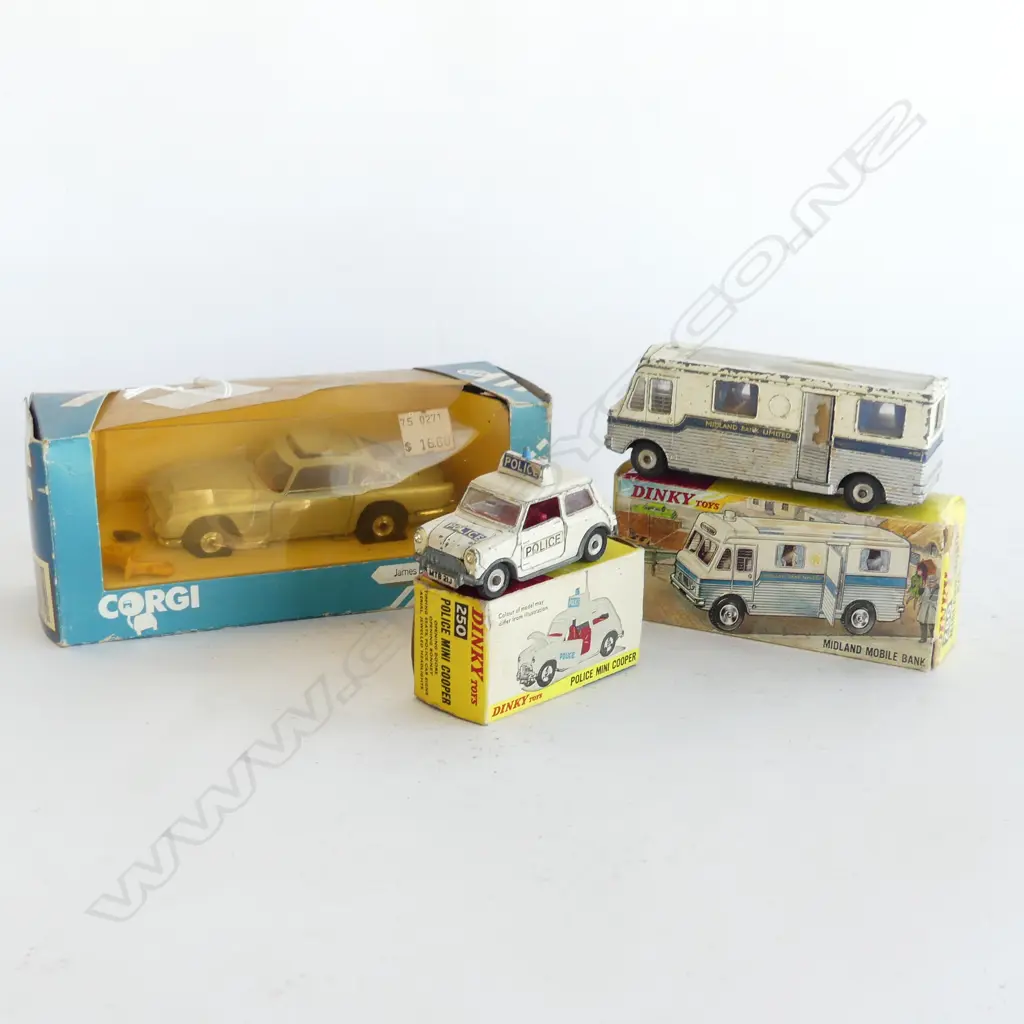 3 BOXED MODEL CARS; CORGI JAMES BOND ASTON MARTIN L.190mm, 2 DINKY Image 1++