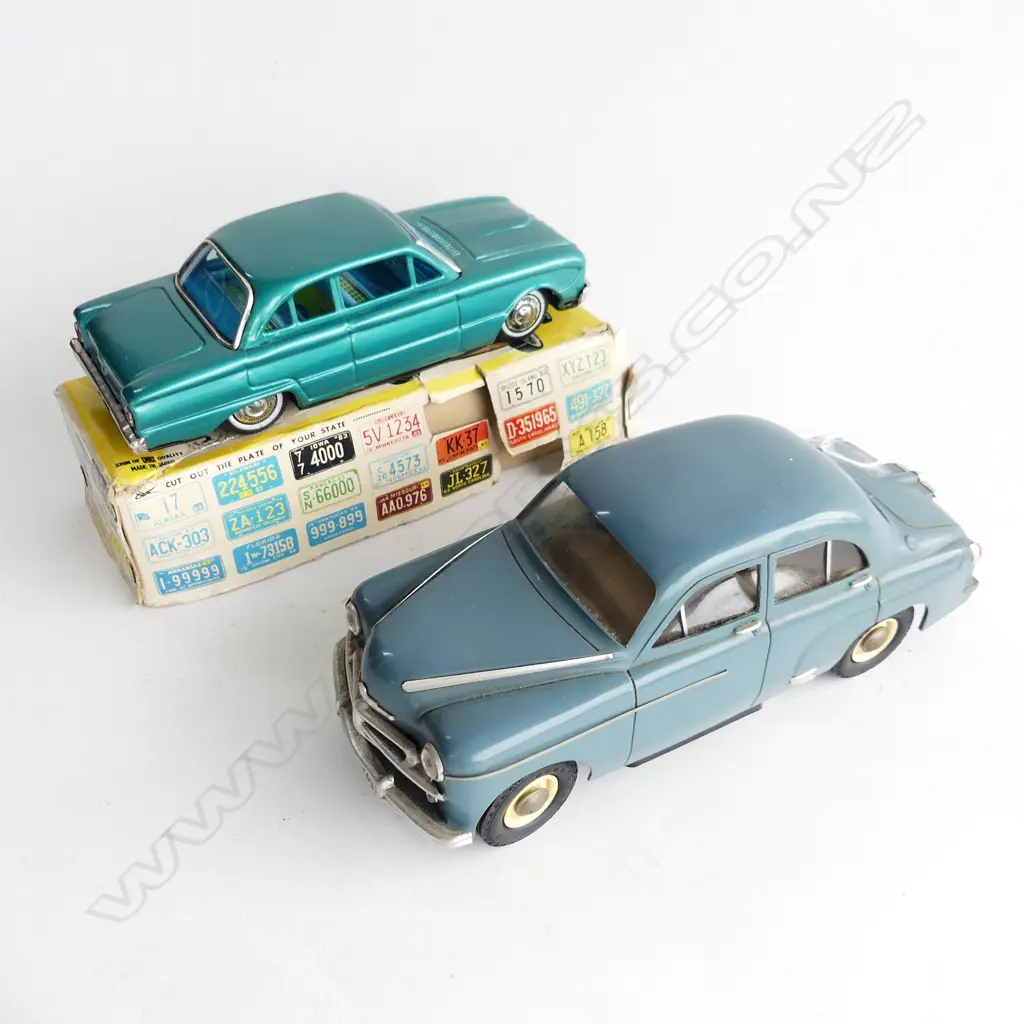 2 TOY CARS, 1 BOXED 1963 FRICTION FORD FALCON, L.200mm & PLASTIC BATTERY VAUXHALL VIVA, L.230mm Image 1++