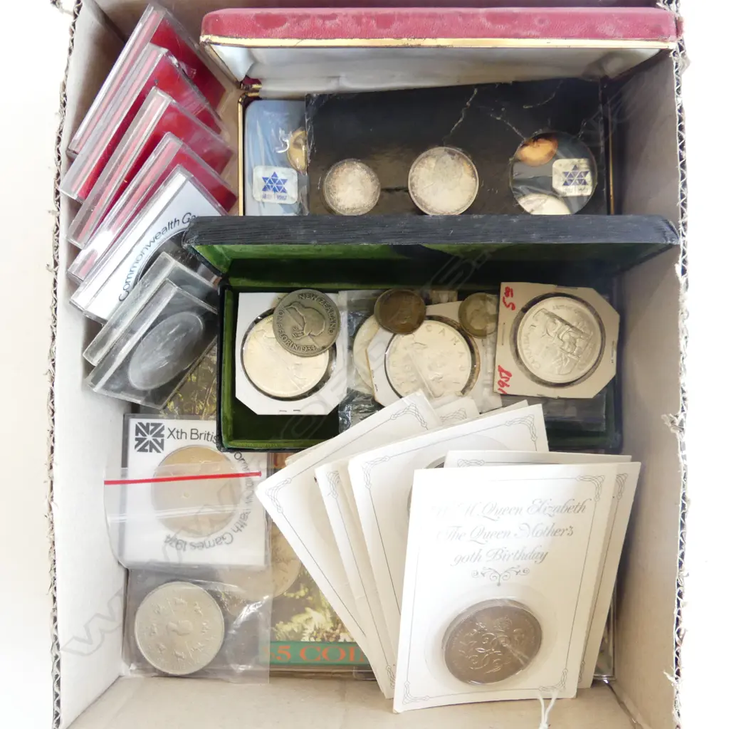 COLLECTION ASST. UNC & OLD COINS NZ + UK + CANADA ETC Image 1++