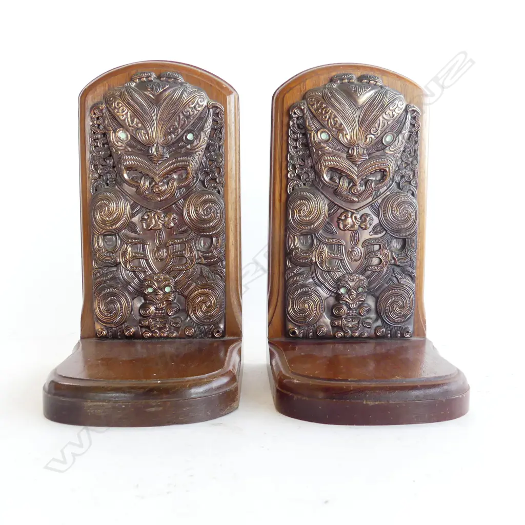 PR KINGSLEY MAORI DECORATED BOOKENDS H.205mm Image 1++