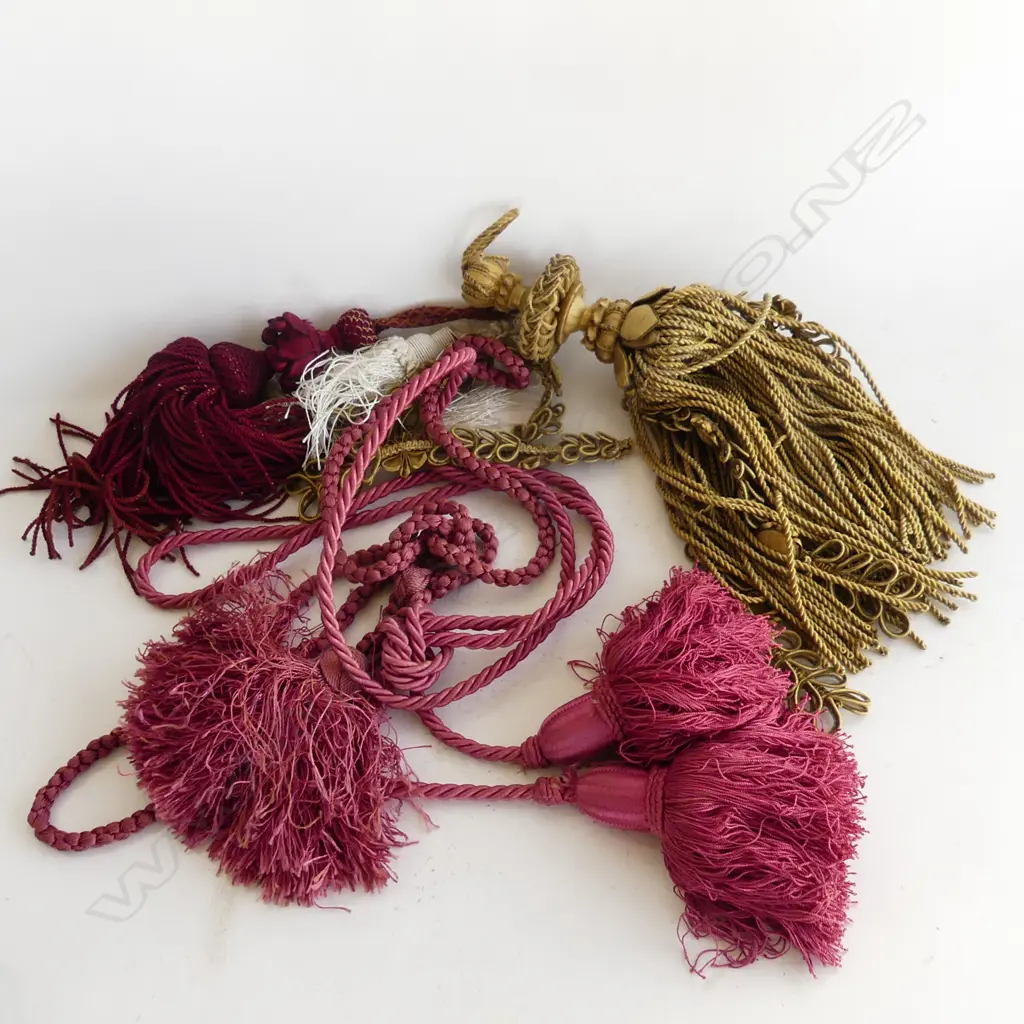 BAG ASST. CURTAIN TIES Image 1++