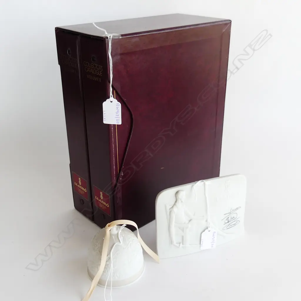 LLADRO COLLECTORS CATALOGUE BELL & ADVERTIZING SIGN H110MM Image 1++