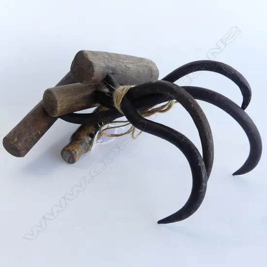 4 WOOL BALE HOOKS 