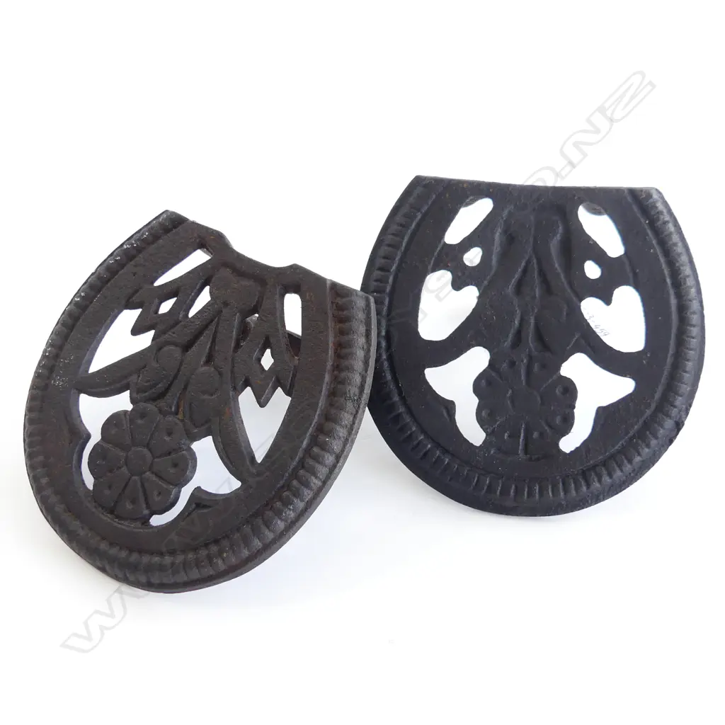 PAIR ANTIQUE CAST IRON RANGE COOKING TRIVETS WITH ADJUSTERS H. 130MM   Image 1++