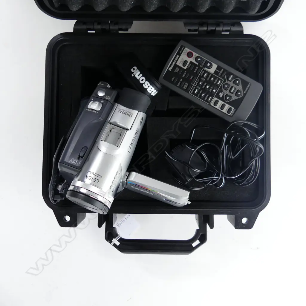 PANASONIC NV-GS120 DIGITAL CAMCORDER, LEICA DICOMAR LENS, HARD CASE Image 1++