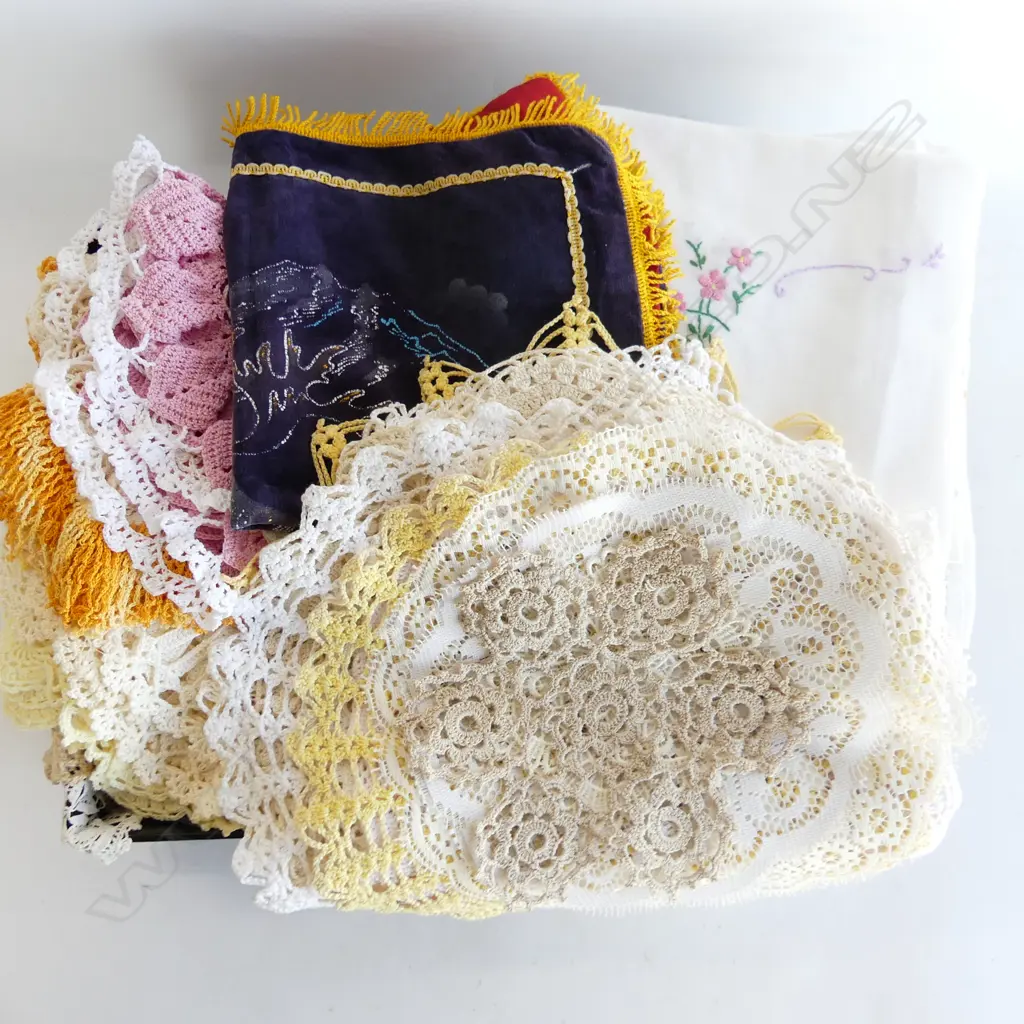 COLLECTION VINTAGE CANADIAN EMBROIDERY LACE CROCHET WORK ETC table clothe etc Image 1++