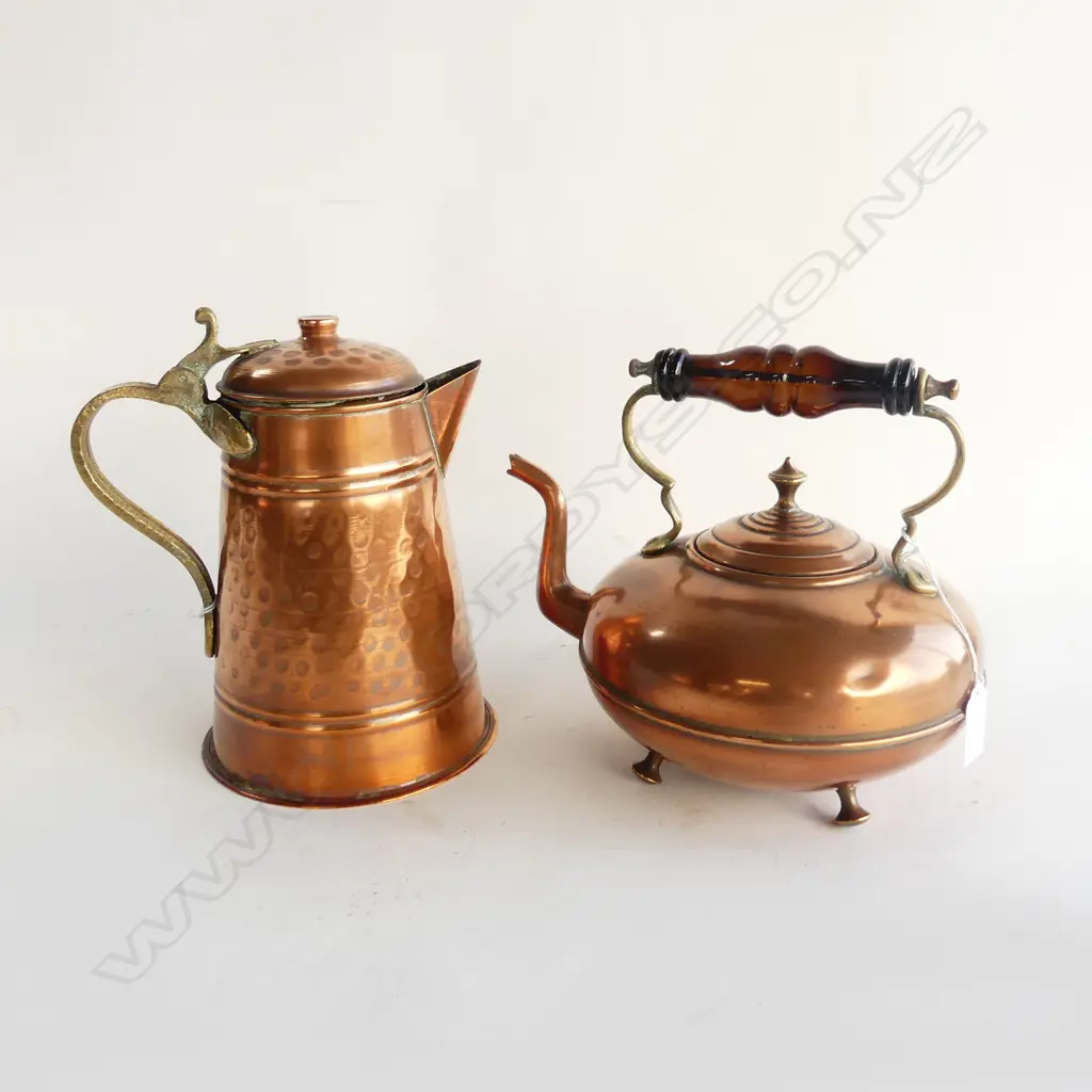 VINTAGE COPPER KETTLE (H. 230MM)  & COFFEE POT (H. 225MM) Image 1++