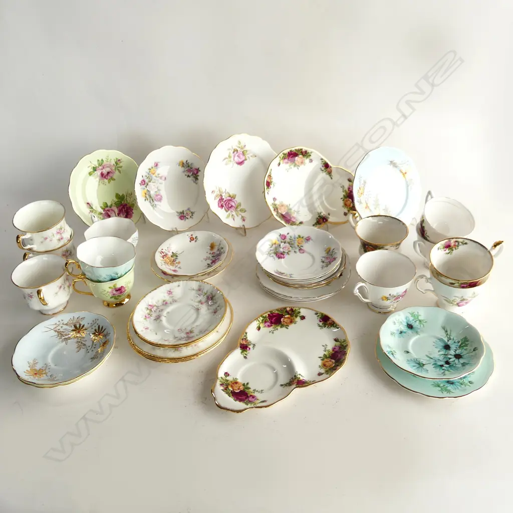 BOX LOT C/S INCLUDES TWO TV CUP/SAUCER OLD ENGLISH ROSES. Image 1++