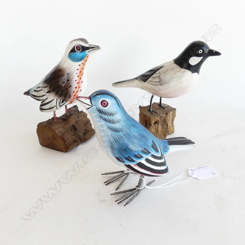 3 PAINTED CARVED WOODEN BIRDS H.150mm Image 1++