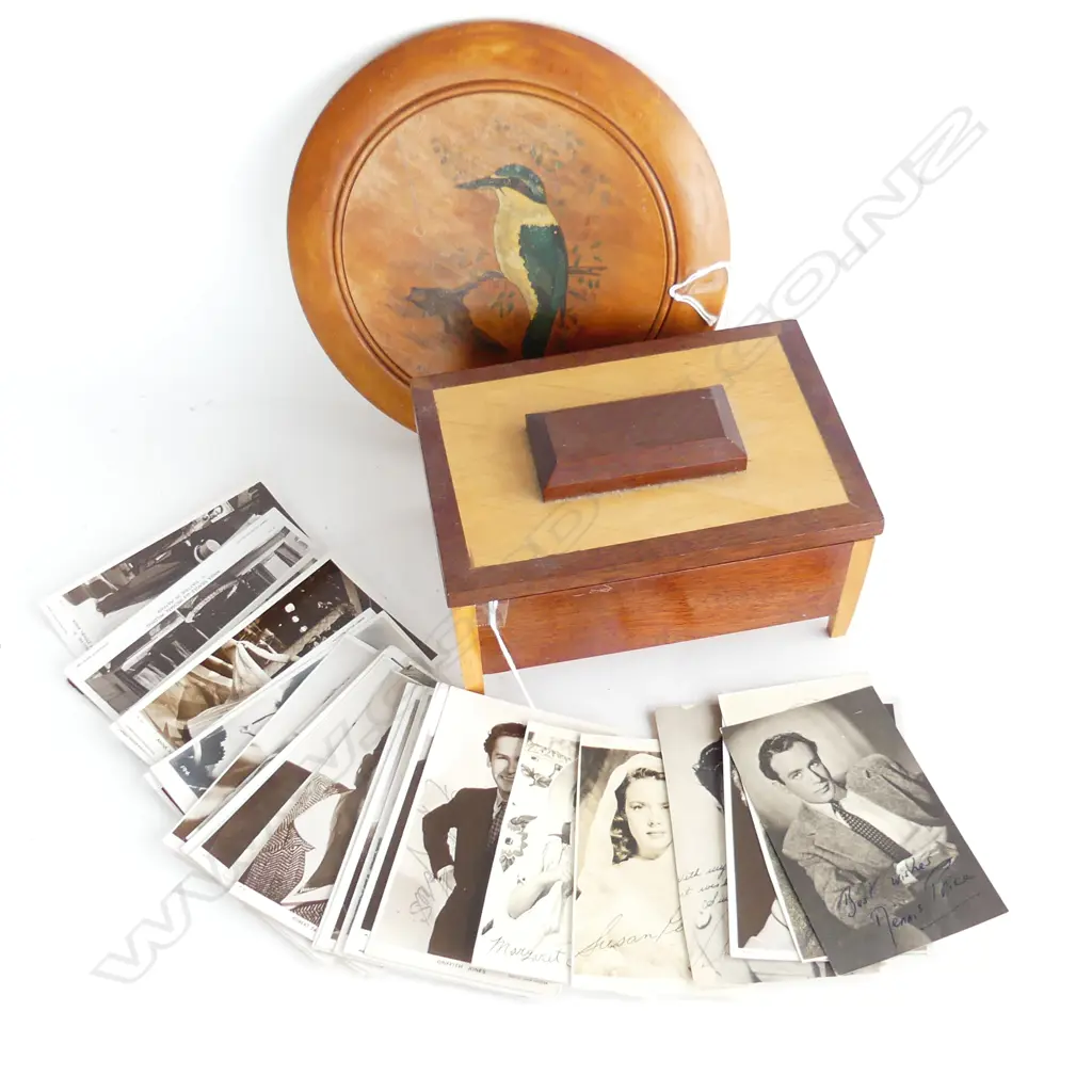 KAURI PLAQUE WITH HAND PAINT. KINGFISHER (D235MM) +VTG NZ TIMBERS BOX WITH 25 OLD CELEBRITY PHOTOS, SOME SIGNED Image 1++