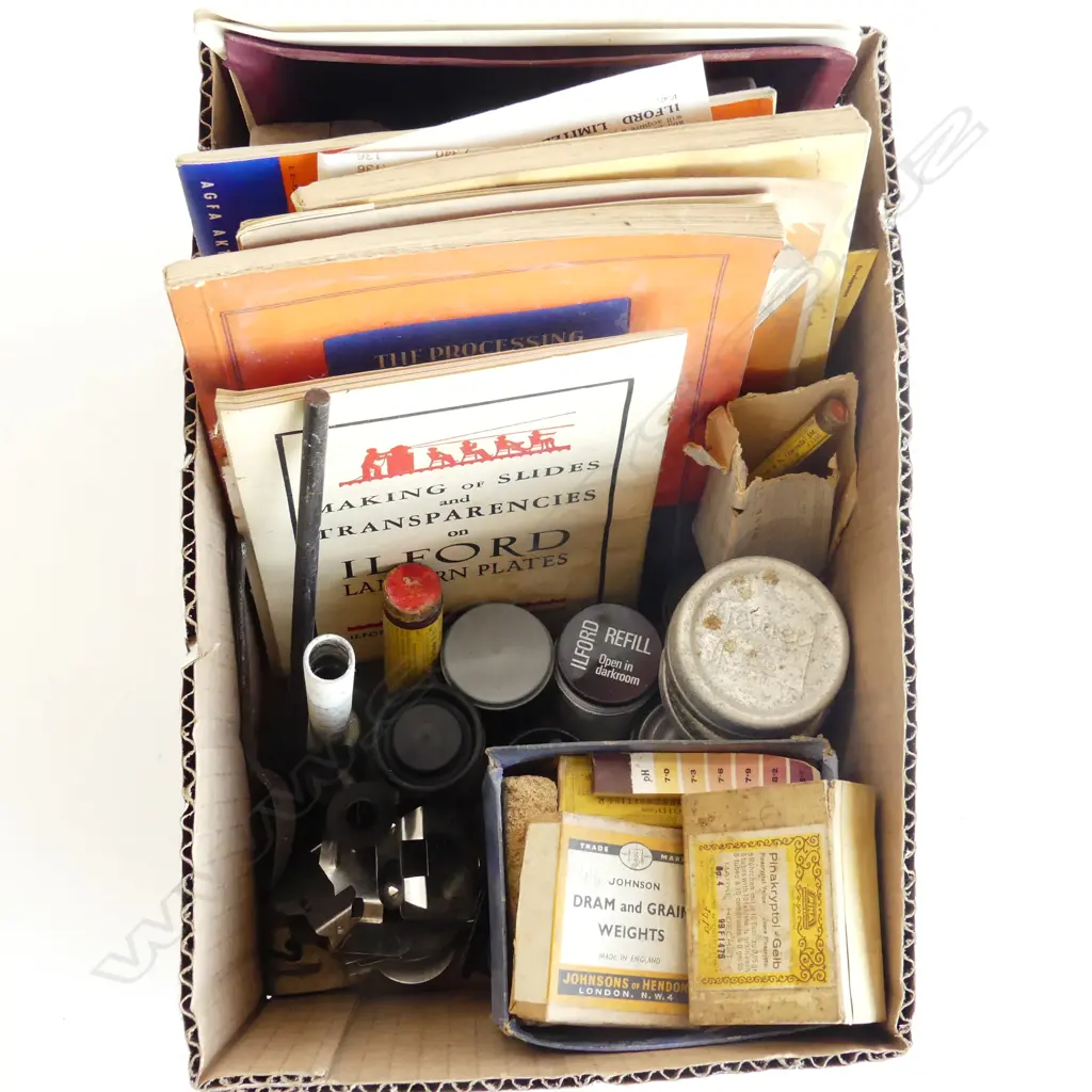 BOX LOT VINTAGE PHOTOGRAPHY DEVELOPING SUPPLIES Image 1++