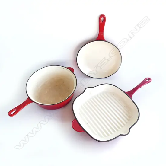 3 PIECES RED ENAMELED CAST IRON PANS, 2 FRY PANS (DIA 248 & 315MM) + POT (DIA 260MM) SM PAN DOUBLES AS LID FOR POT