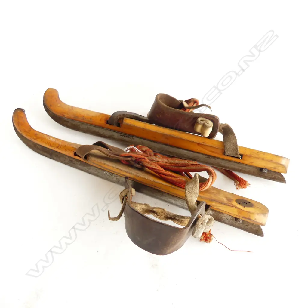 VINTAGE EUROPEAN WOODEN ICE SKATES WITH LEATHER AND STEEL FITTINGS BY JUWEELTJE NETHERLANDS L. 340MM  Image 1++