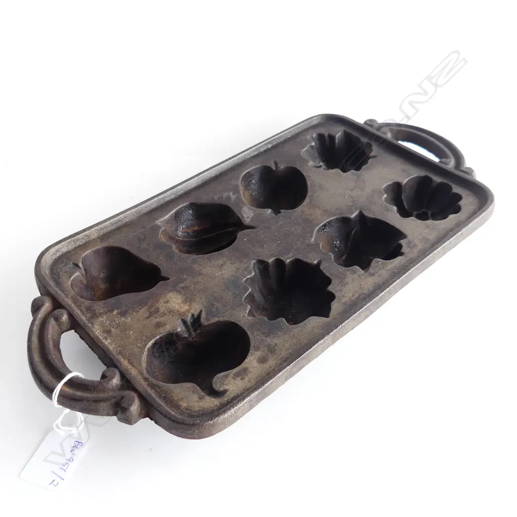 CAST IRON GEM BAKING TRAY 365x180mm Image 1++