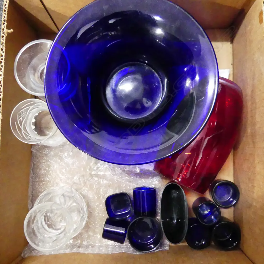 	SM BOX ASST GLASS, BLUE INKWELLS, RED GLASS VASE ETC.. Image 1++