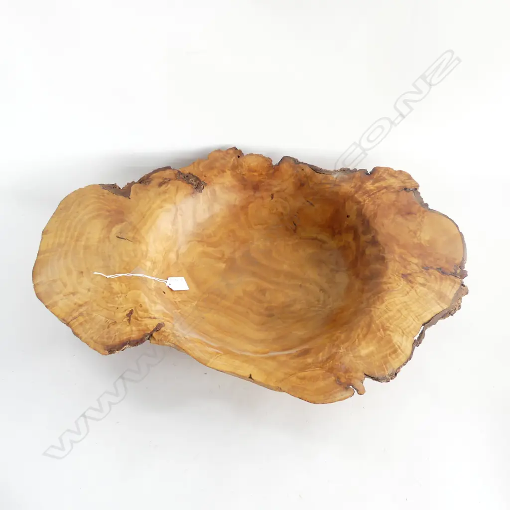A burr wood silver beech bowl by Kemp Lenihan signed & dated '93 23cm wide Kemp Lenihan from Nelson L.650mm Image 1++