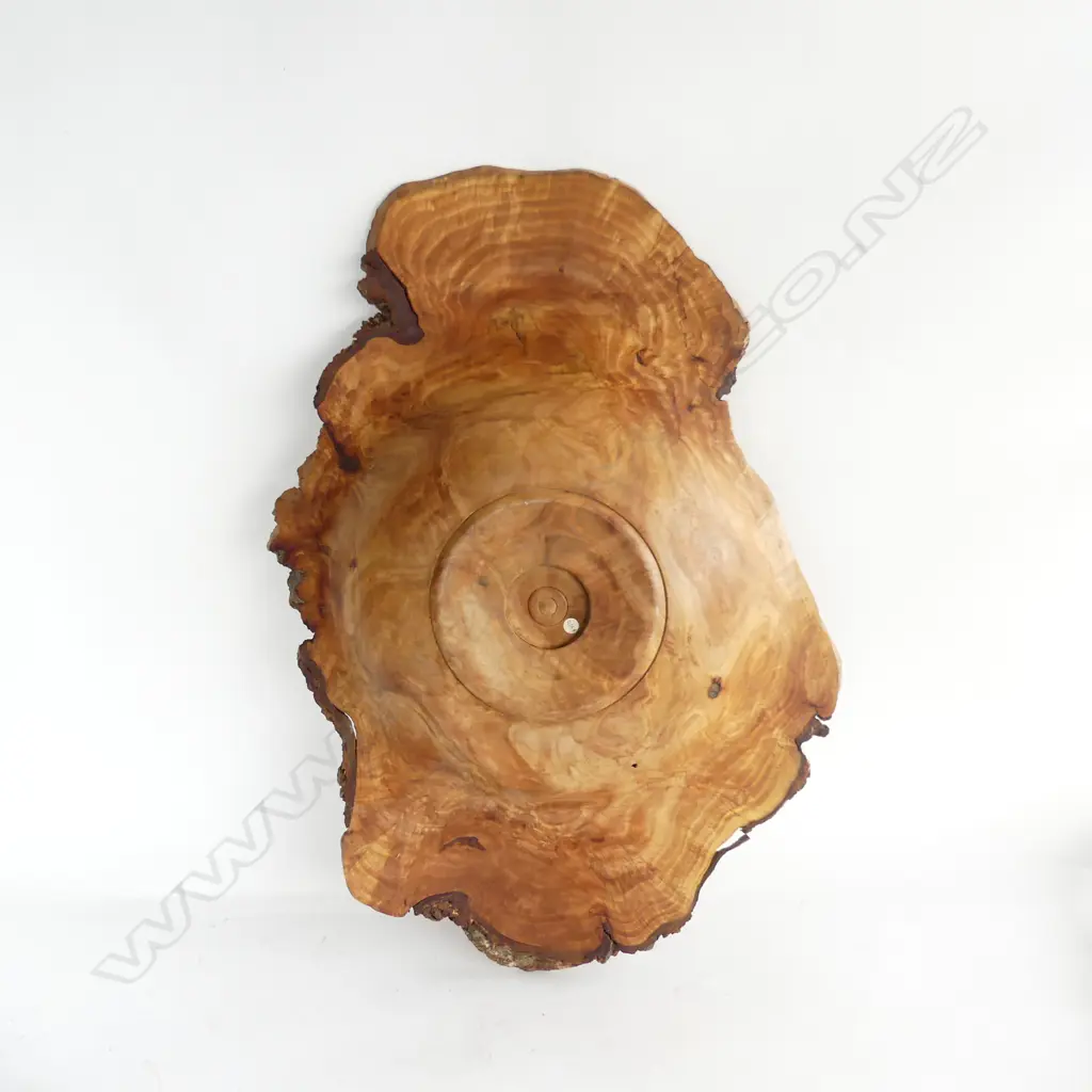 A burr wood silver beech bowl by Kemp Lenihan signed & dated '93 23cm wide Kemp Lenihan from Nelson L.650mm Image 1++