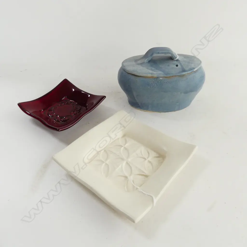 LUKE ADAMS HOMER LIDDED CONTAINER (L165MM) + 2 MICHELLE BOW POTTERY SM SQ DISHES (115, 150MM) Image 1++