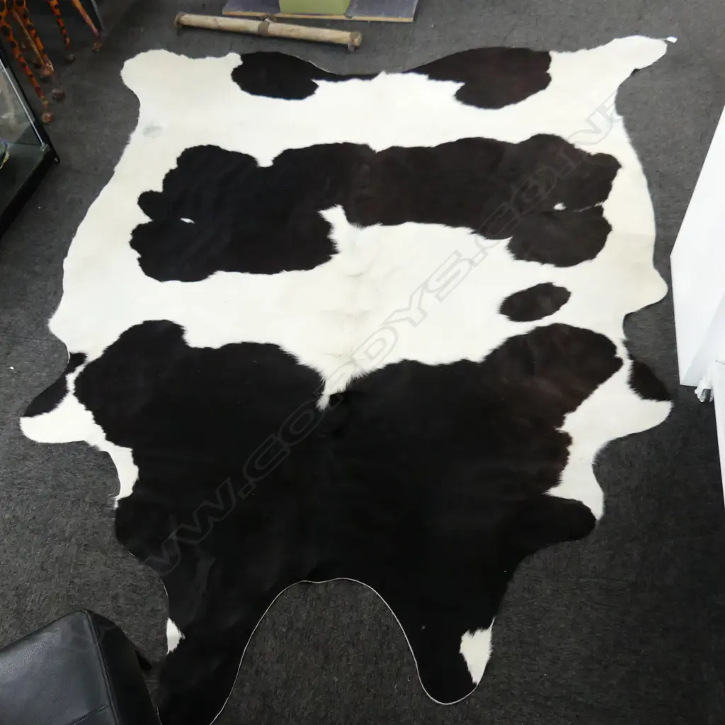 LG BLACK & WHITE COWHIDE RUG 2600x2200mm Image 1++