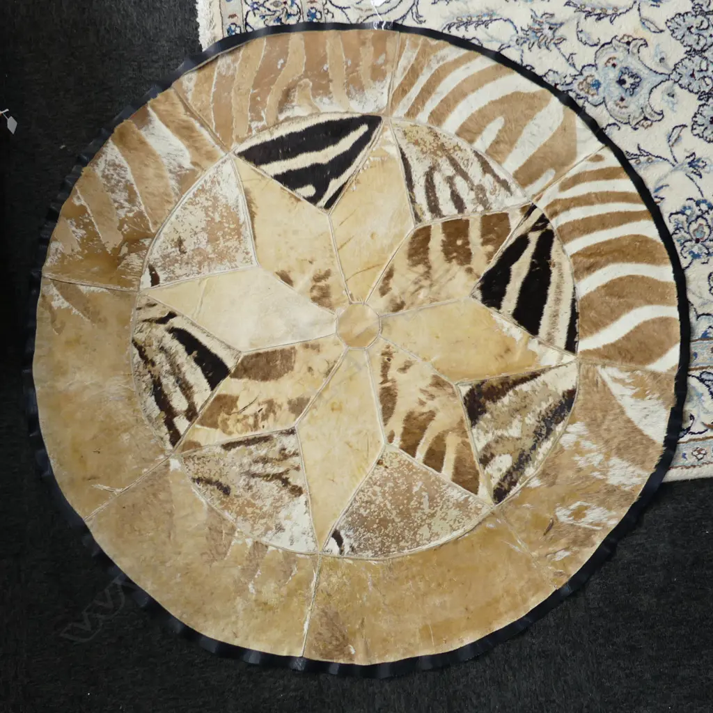 CIRCULAR ZEBRA RUG  dia.1290mm Image 1++