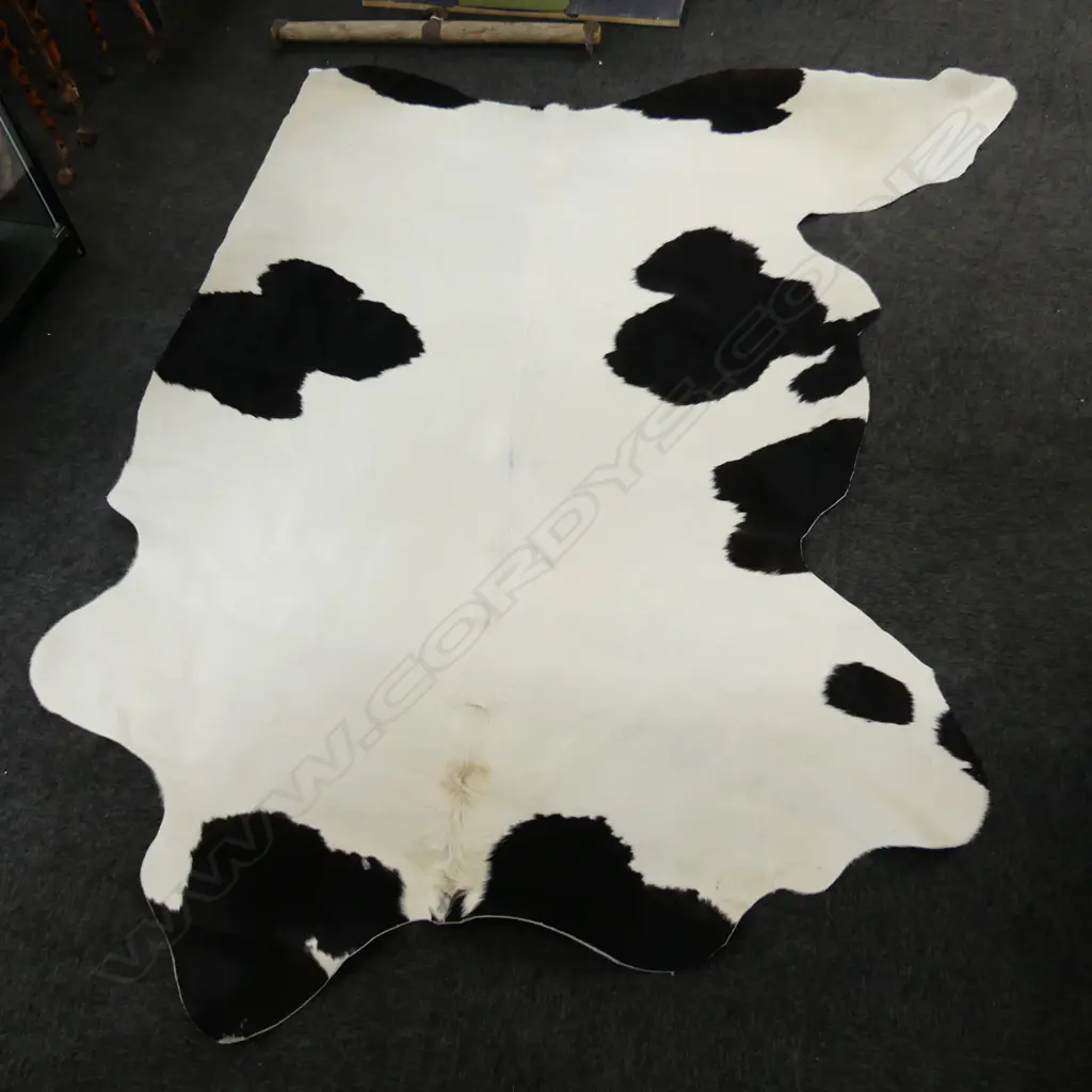 LG BLACK & WHITE COWHIDE RUG 2400x1650mm Image 1++
