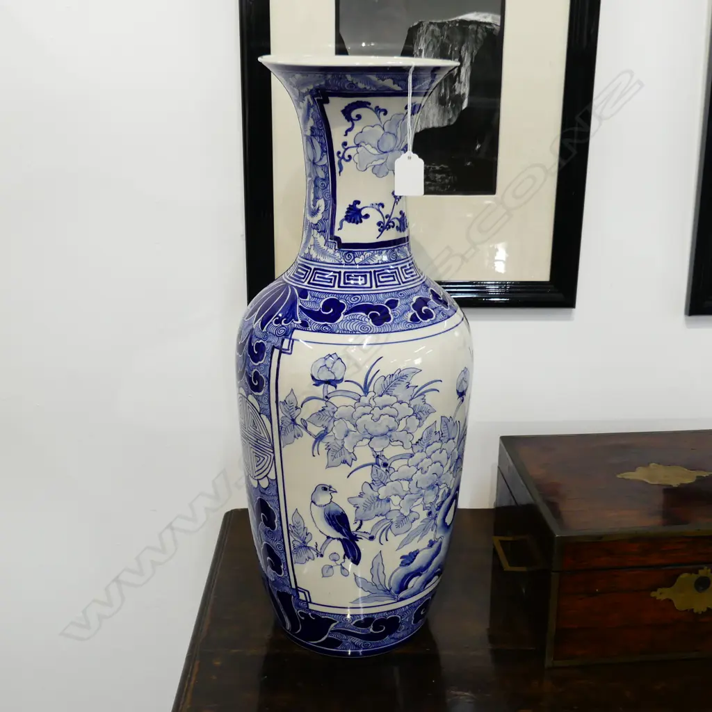 LG B/W ORIENTAL VASE H.580mm / 220mm dia Image 1++