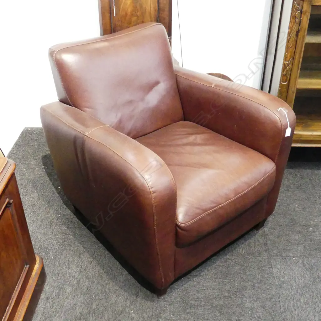 BROWN VINYL ARMCHAIR 750x800x810mm Image 1++