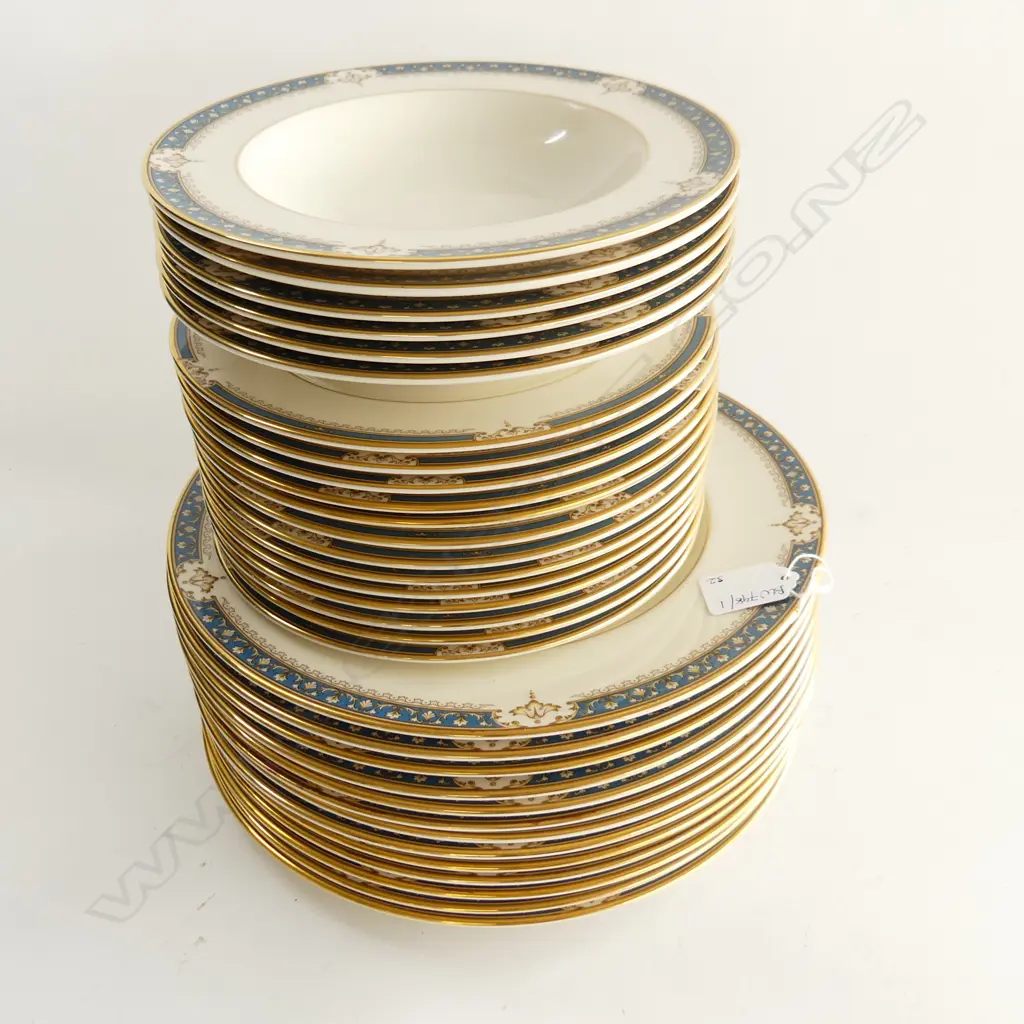 32 PCES LENOX 'WHITLEY MANOR'; 13 DINNER PLATES 275mm dia, 13 SIDE PLATES, 6 SOUP BOWLS Image 1++