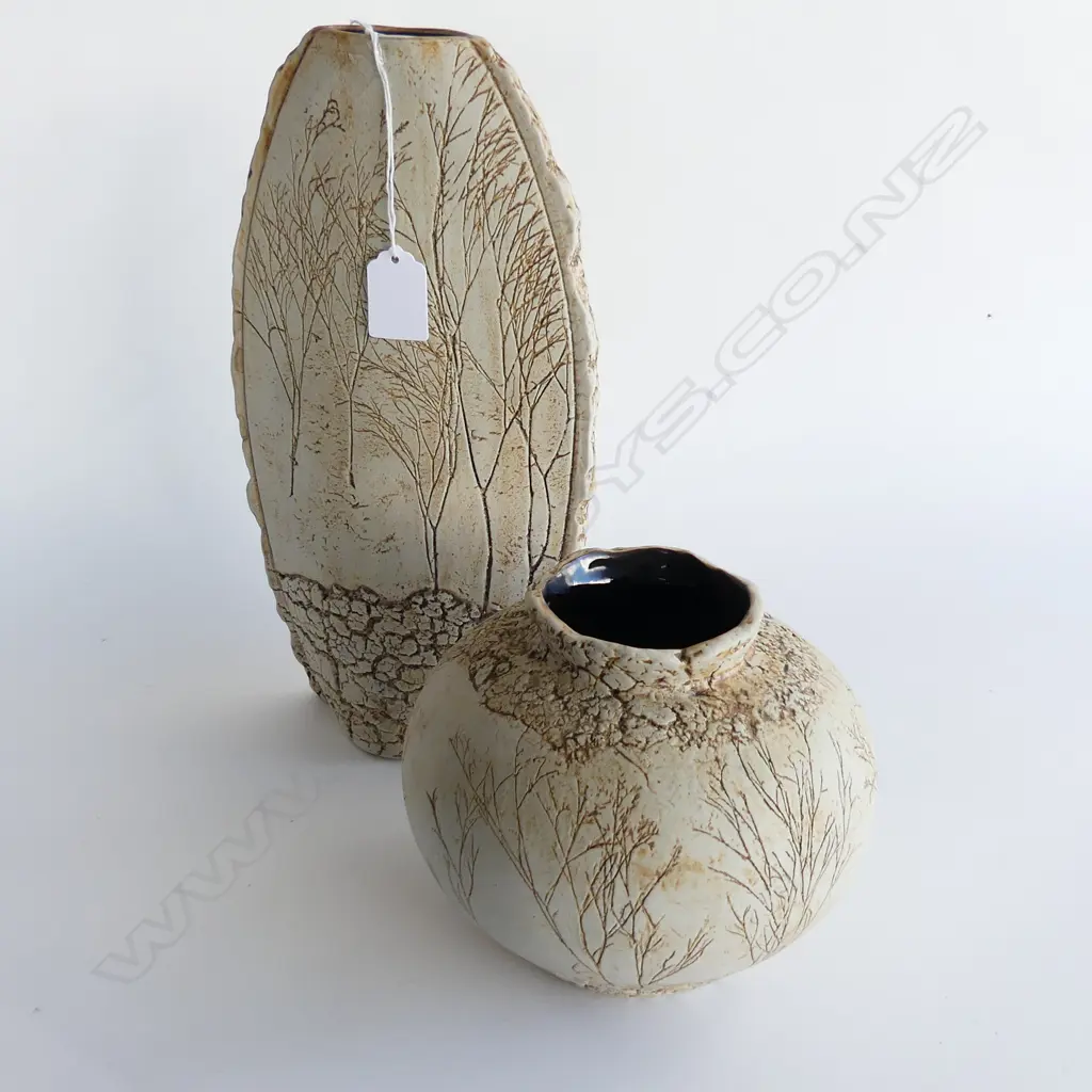 2 STUDIO POTTERY VASES w. IMPRESSED TWIG DECORATION H.300 / 140mm Image 1++
