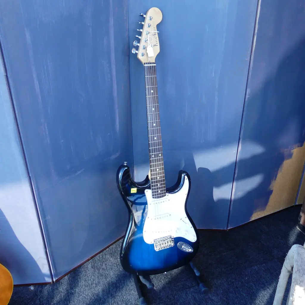 VINTAGE JAPANESE PHOTO-GENIC ELECTRIC GUITAR, WITH STAND Image 1++