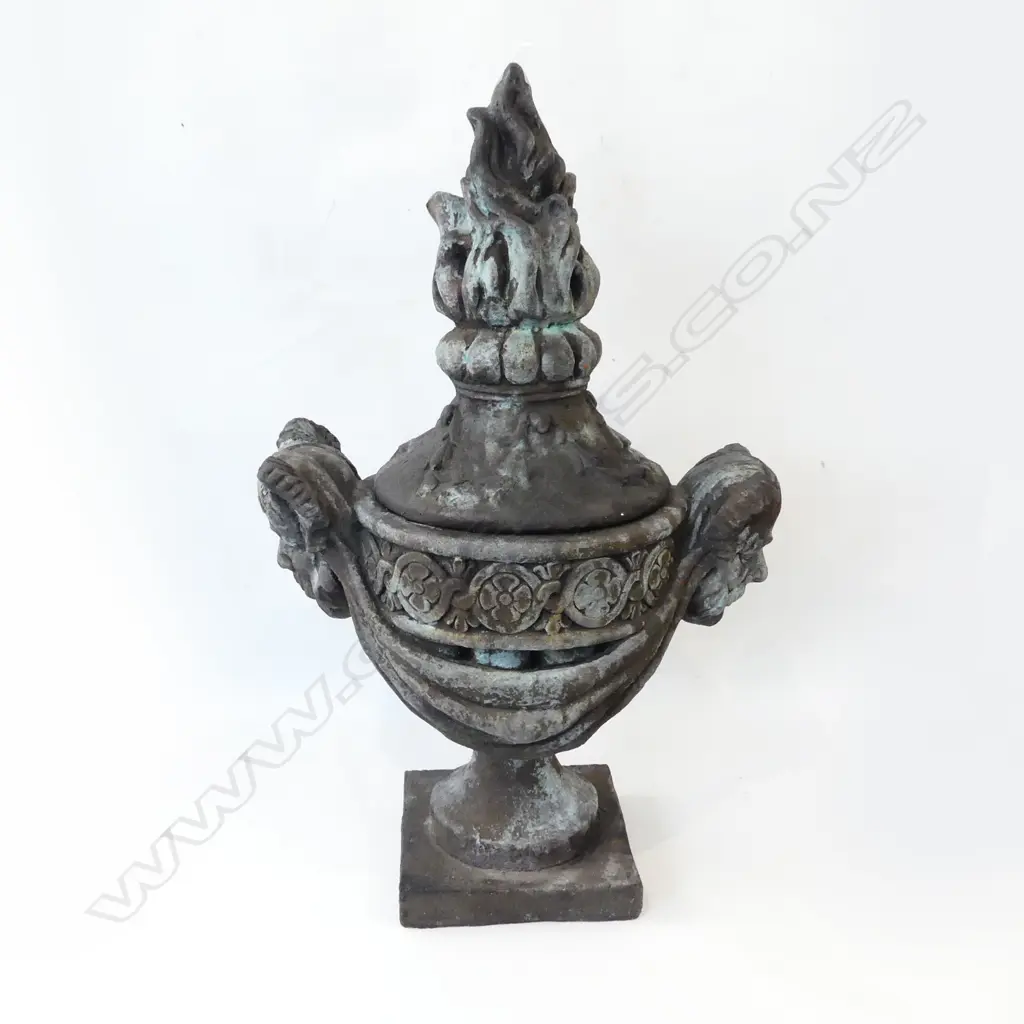 LIDDED FIBREGLASS URN H.800mm / 320mm dia Image 1++