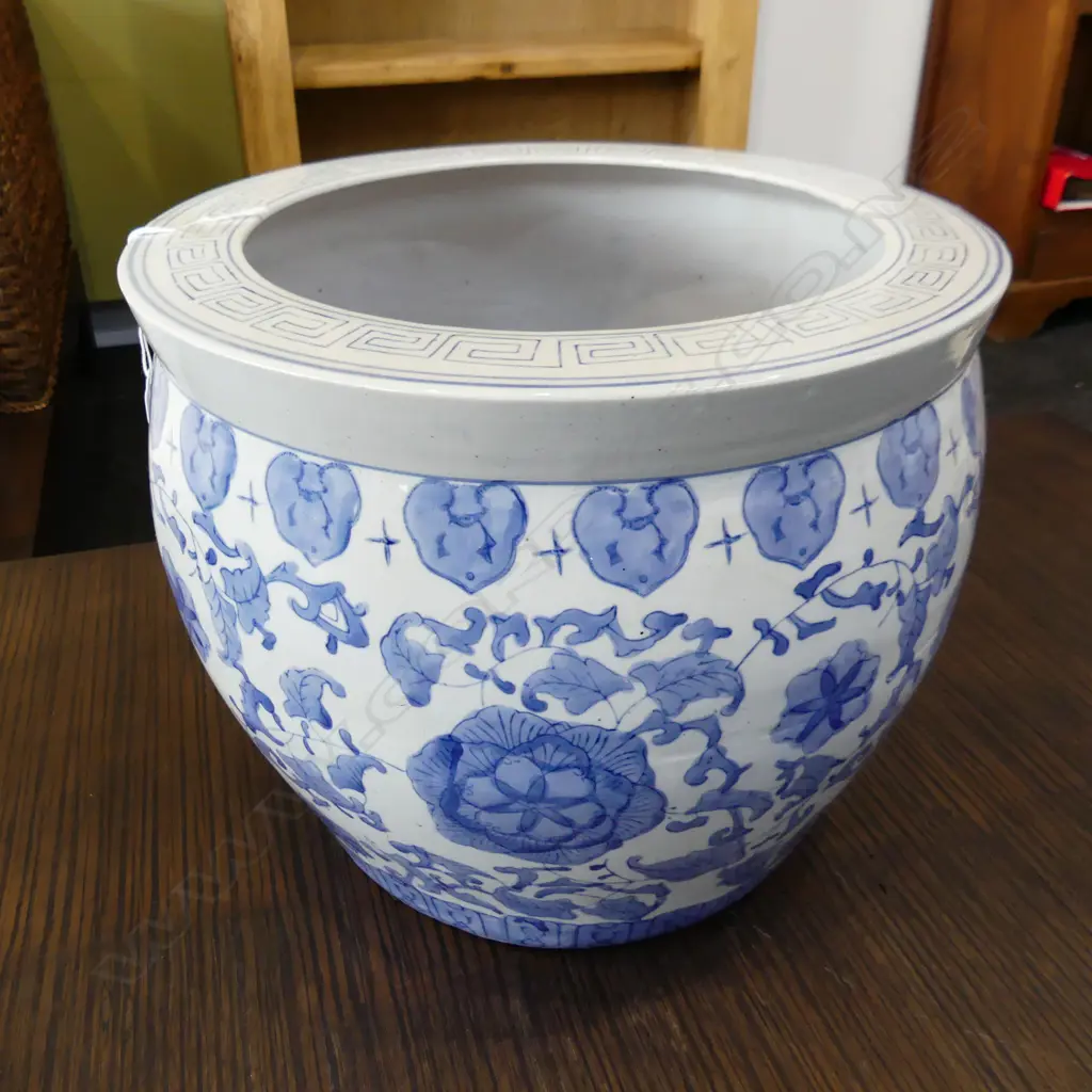 LG BLUE & WHITE ORIENTAL GARDEN POT DIA 365 H. 310MM Image 1++