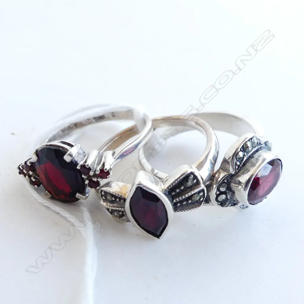 3 925 SILVER & GARNET RINGS Image 1++