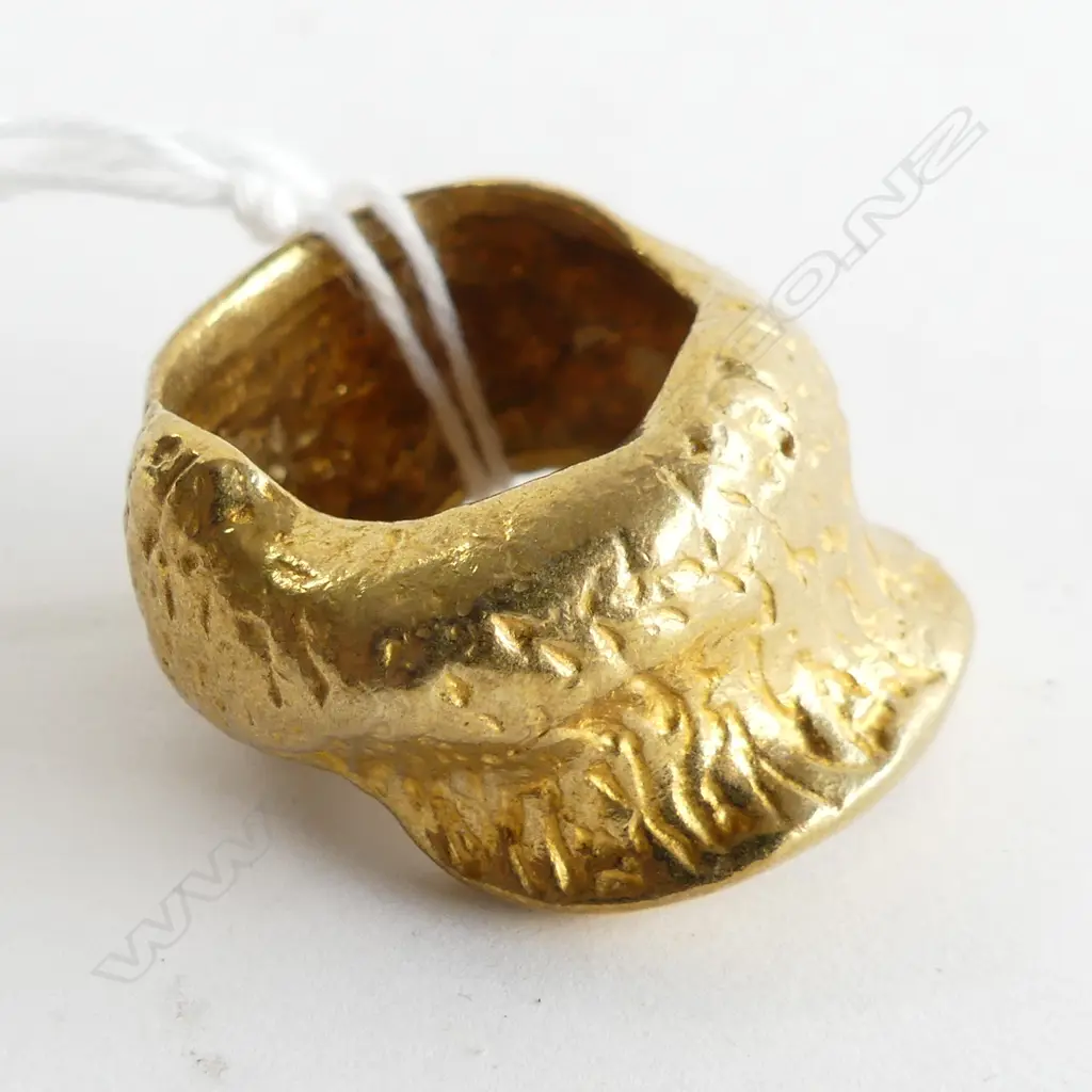 LARGE FREE FORM SCULPTURAL RING (COSTUME) Image 1++