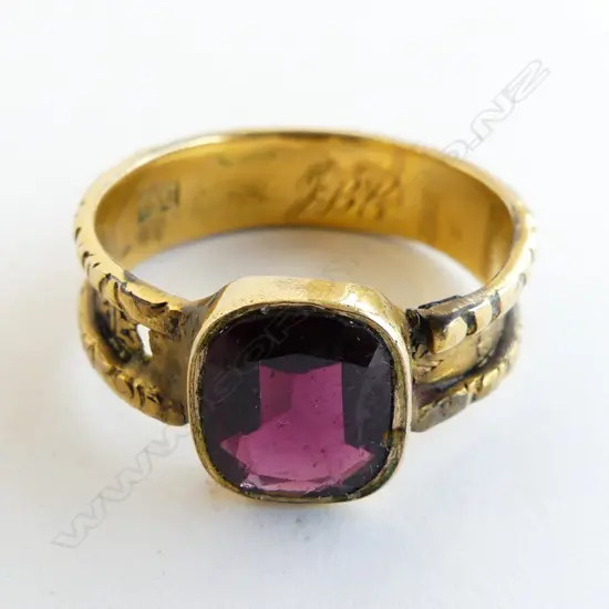 ANTIQUE MORNING RING 4.3 GRAMS DAMAGED TO ENAMEL