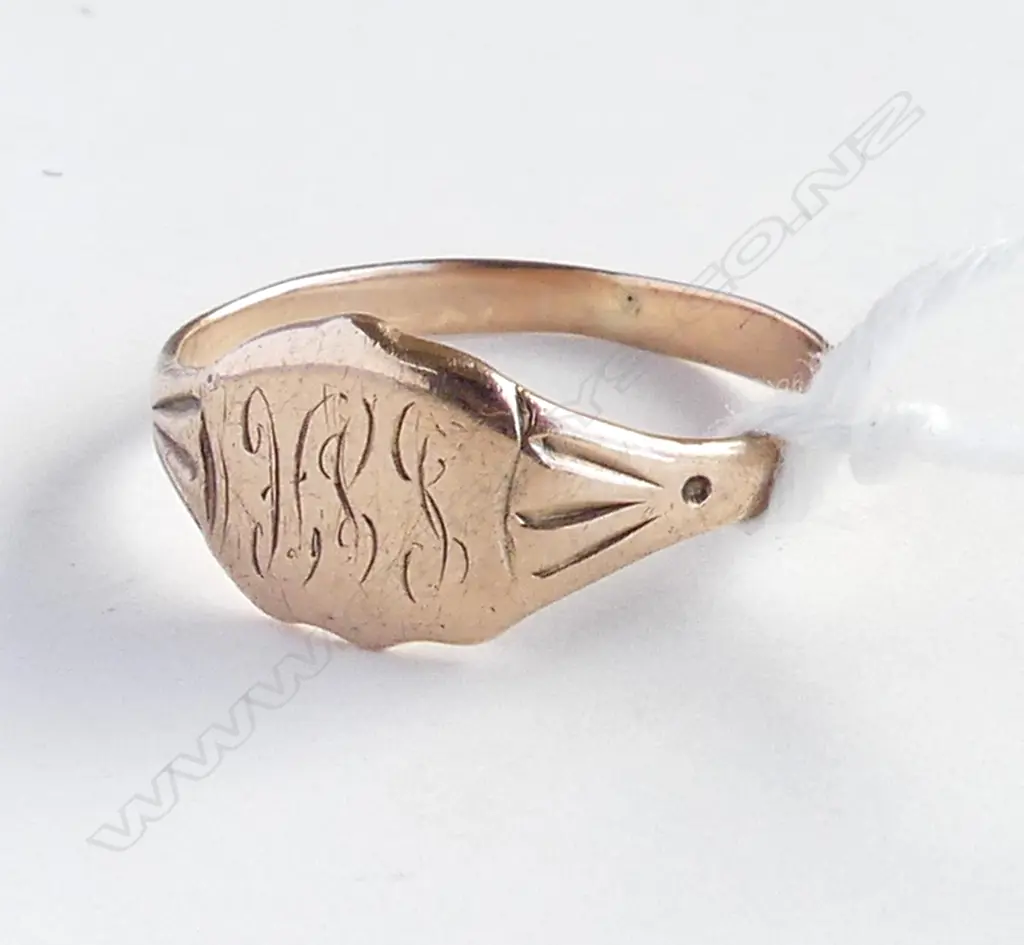 9CT ROSE GOLD VINTAGE SHIELD SIGNET RING 2.57gms Image 1++
