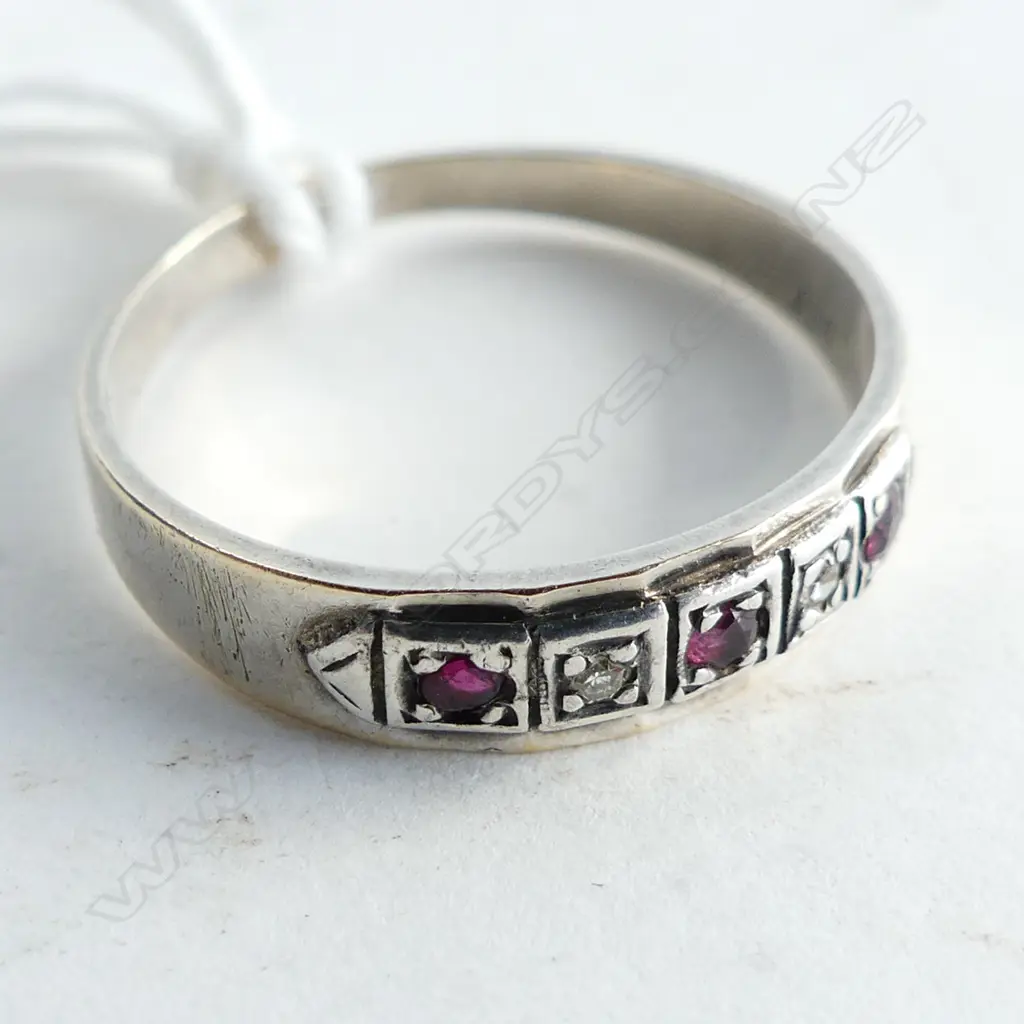 9CT W/G GOLD RUBY & DIAMOND BAND RING 2gms  SIZE P Image 1++