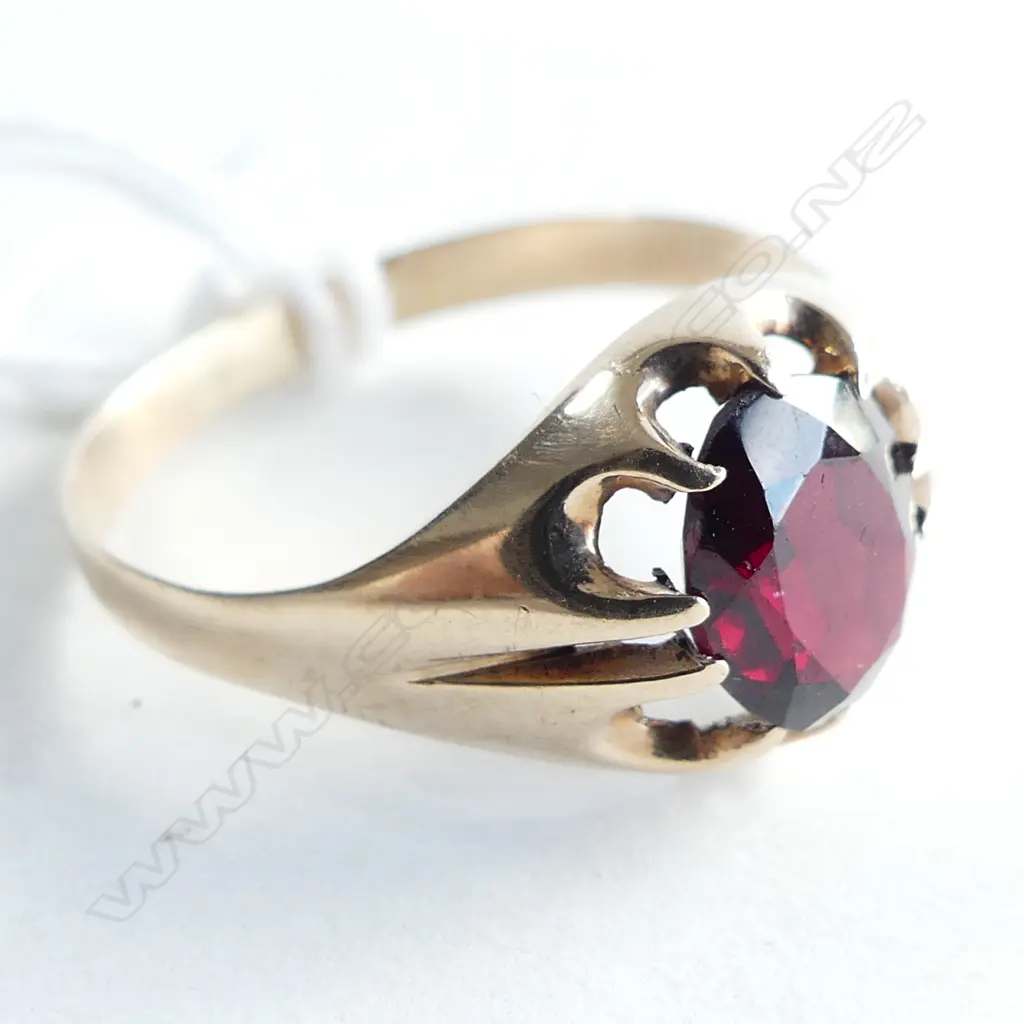 VINTAGE 9CT YELLOW GOLD & GARNET SIGNET TYPE RING 2.39gms 10 scalloped claws Image 1++