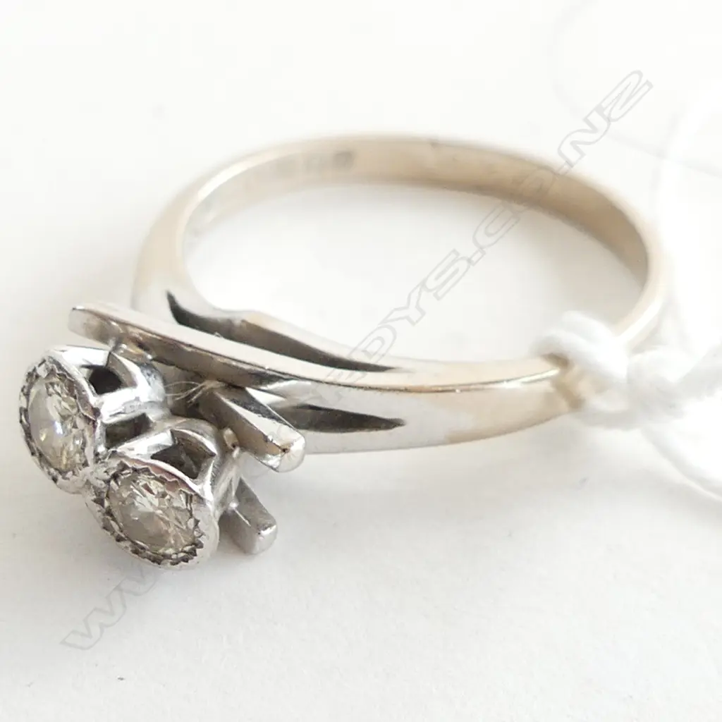 18CT WHITE GOLD & 2 DIAMOND RING 4.4gms 1950'S/60'S cross-over set  Image 1++