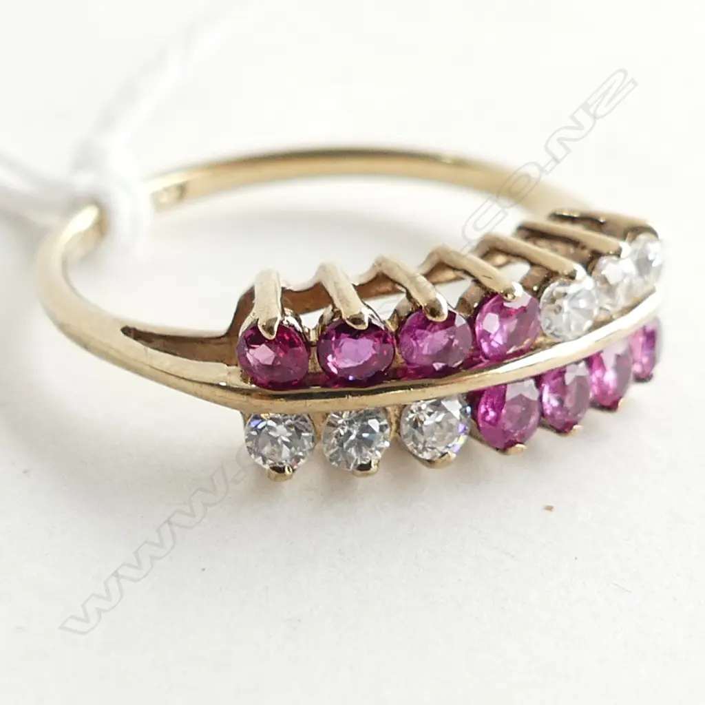 9CT GOLD CZ &  RUBY GEM SET RING 2.1GMS Image 1++