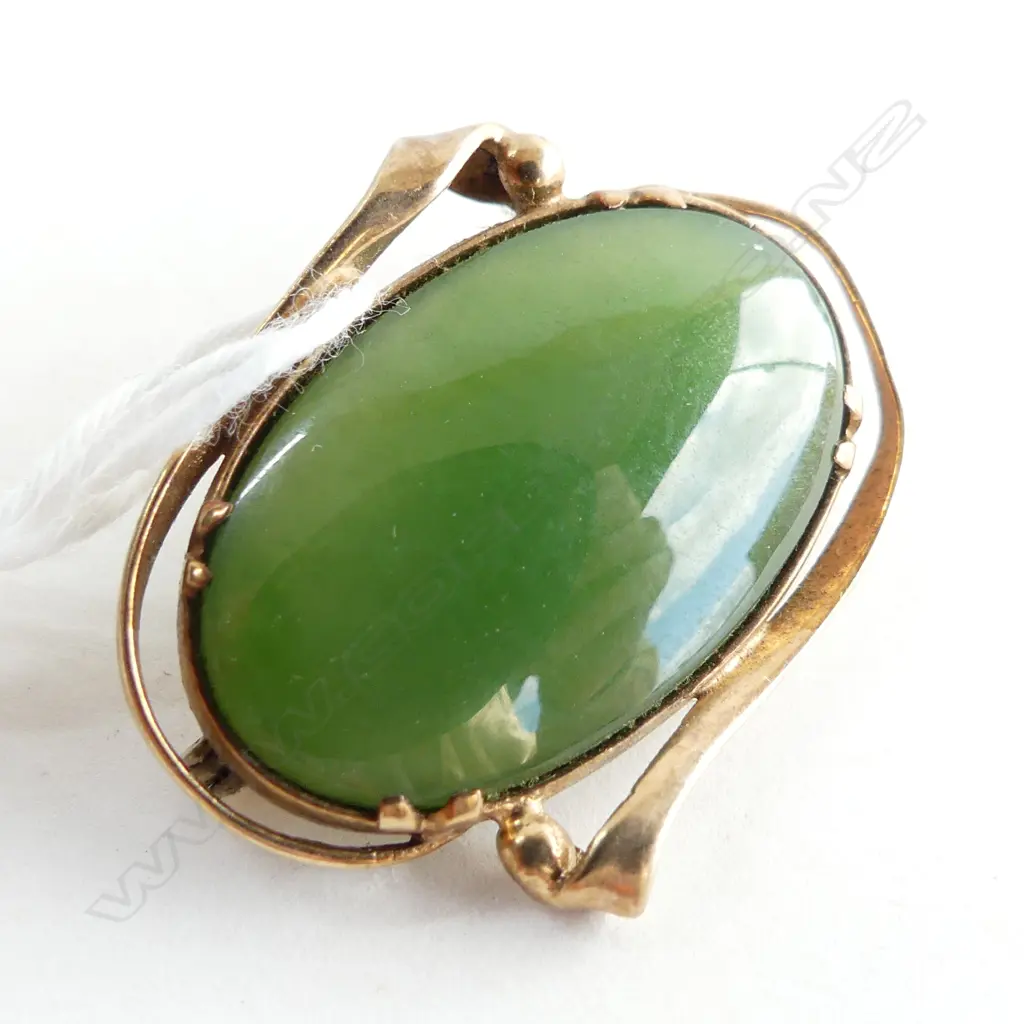 9ct GOLD & GREENSTONE BROOCH L.31mm Image 1++