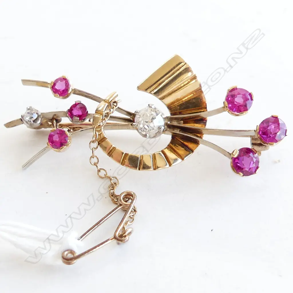 18CT GOLD RETRO BROOCH FAN SET WITH BARS OF RUBY AND OLD CUT DIAMONDS 6.1gm Image 1++