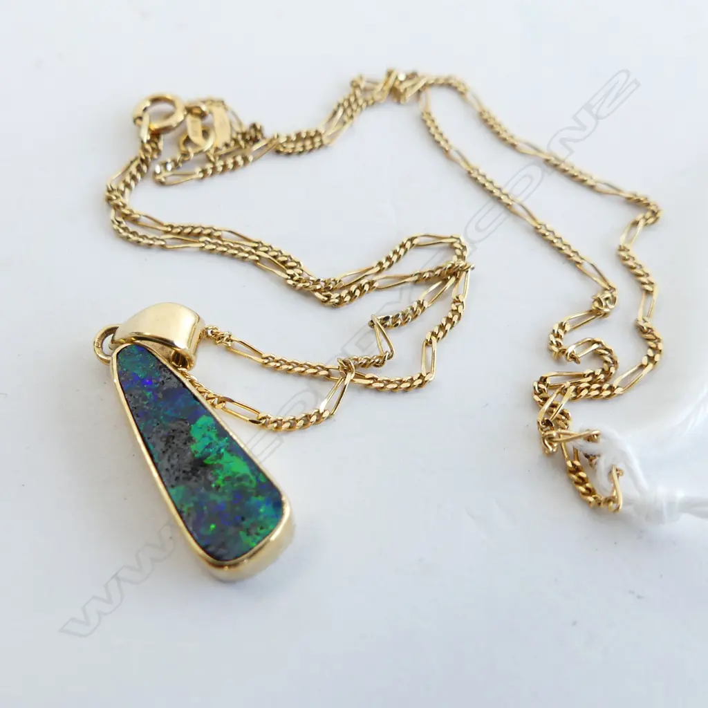 14CT GOLD CHAIN 1.5 GRAMS w. 18CT OPAL PENDANT 2.3 GRAMS Image 1++