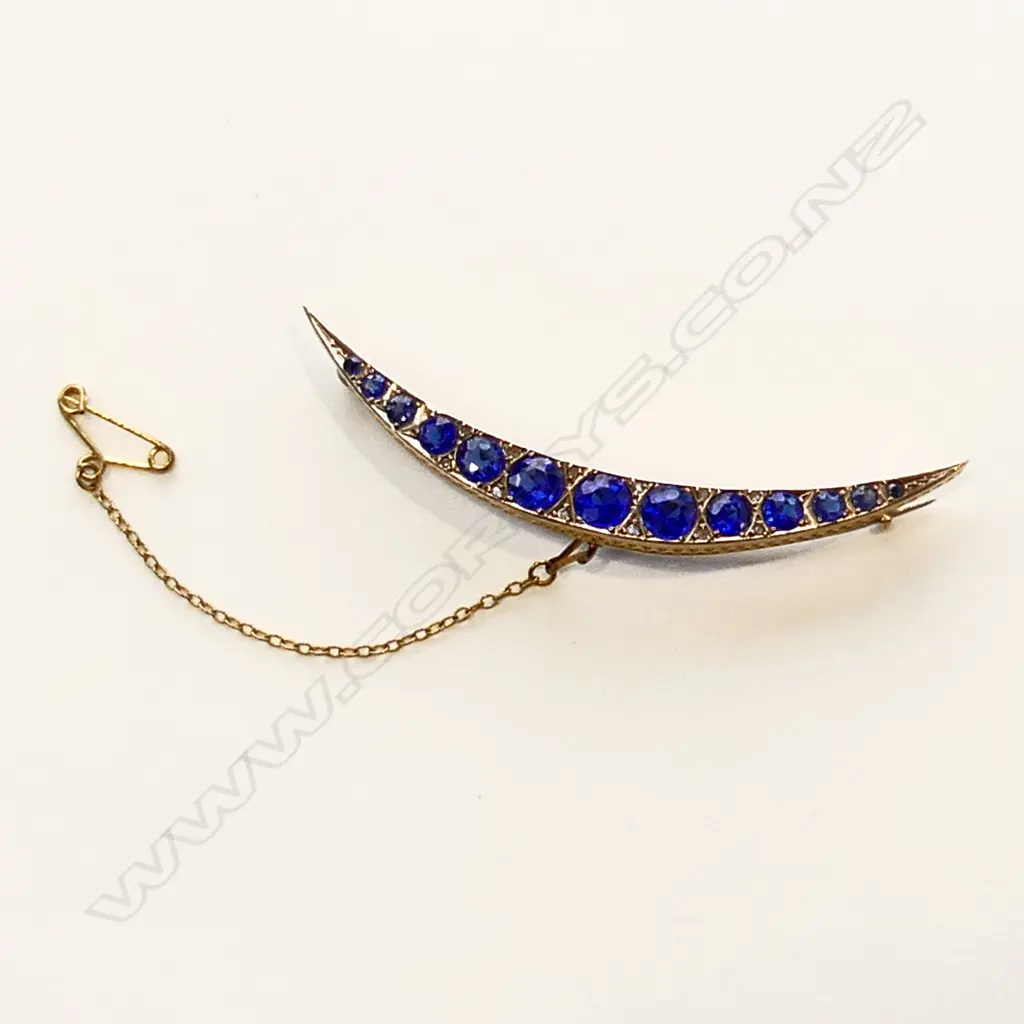 9CT GOLD & BLUE STONE VICTORIAN CRESCENT BROOCH 4.7 GRAMS Image 1++
