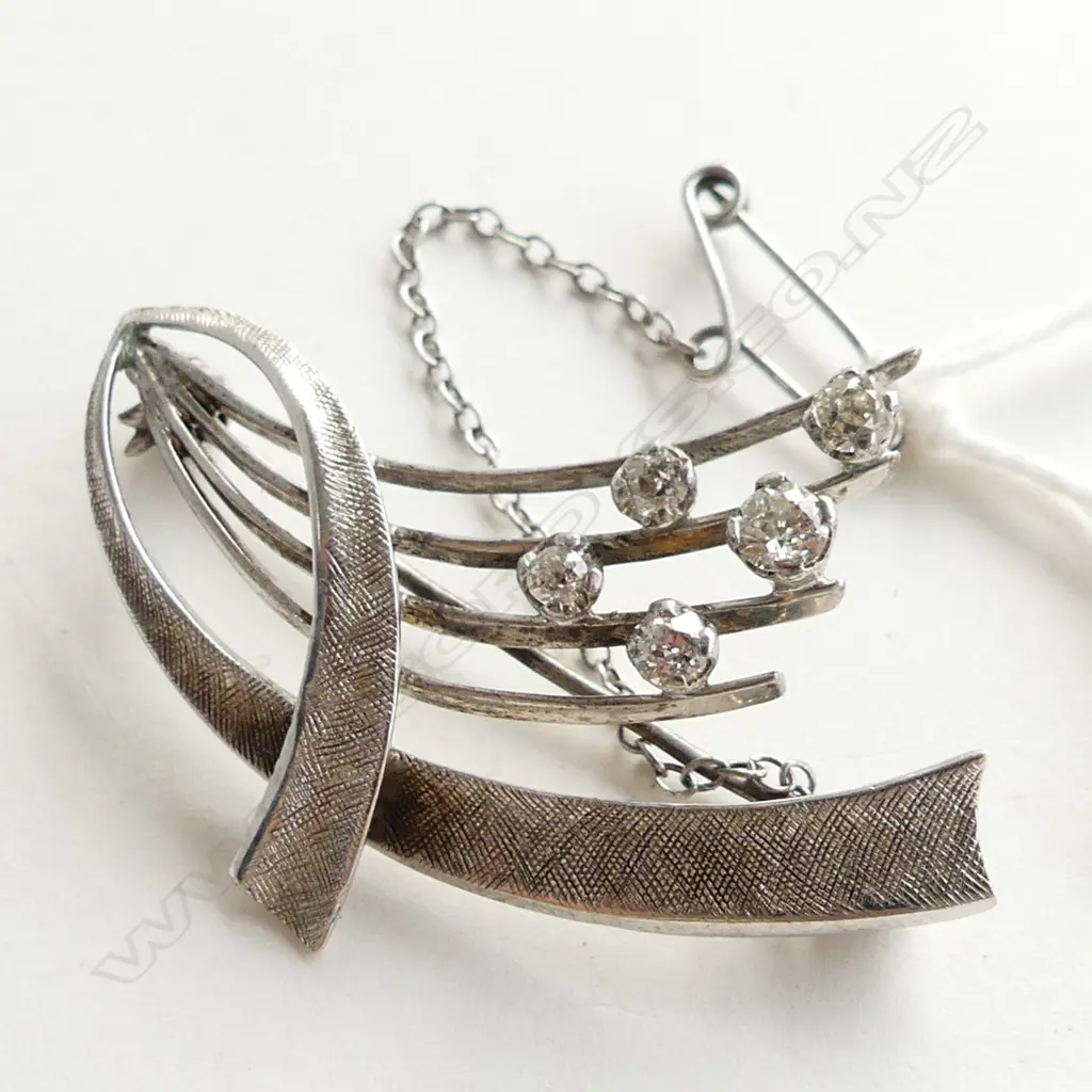 9CT WHITE GOLD AND DIAMOND RETRO BROOCH 5.9gms set with old cut diamonds Image 1++