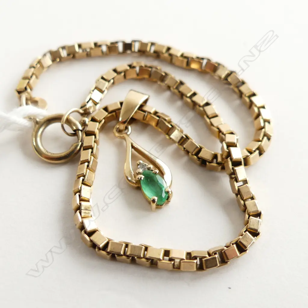 9CT BOX LINK BRACELET WITH EMERALD & DIAMOND CHARM 4.9GMS Image 1++