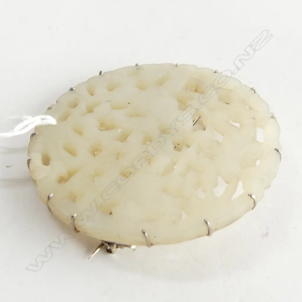 CARVED PIERCED JADE ORIENTAL BROOCH w. SILVER MOUNT 55mm dia Image 1++